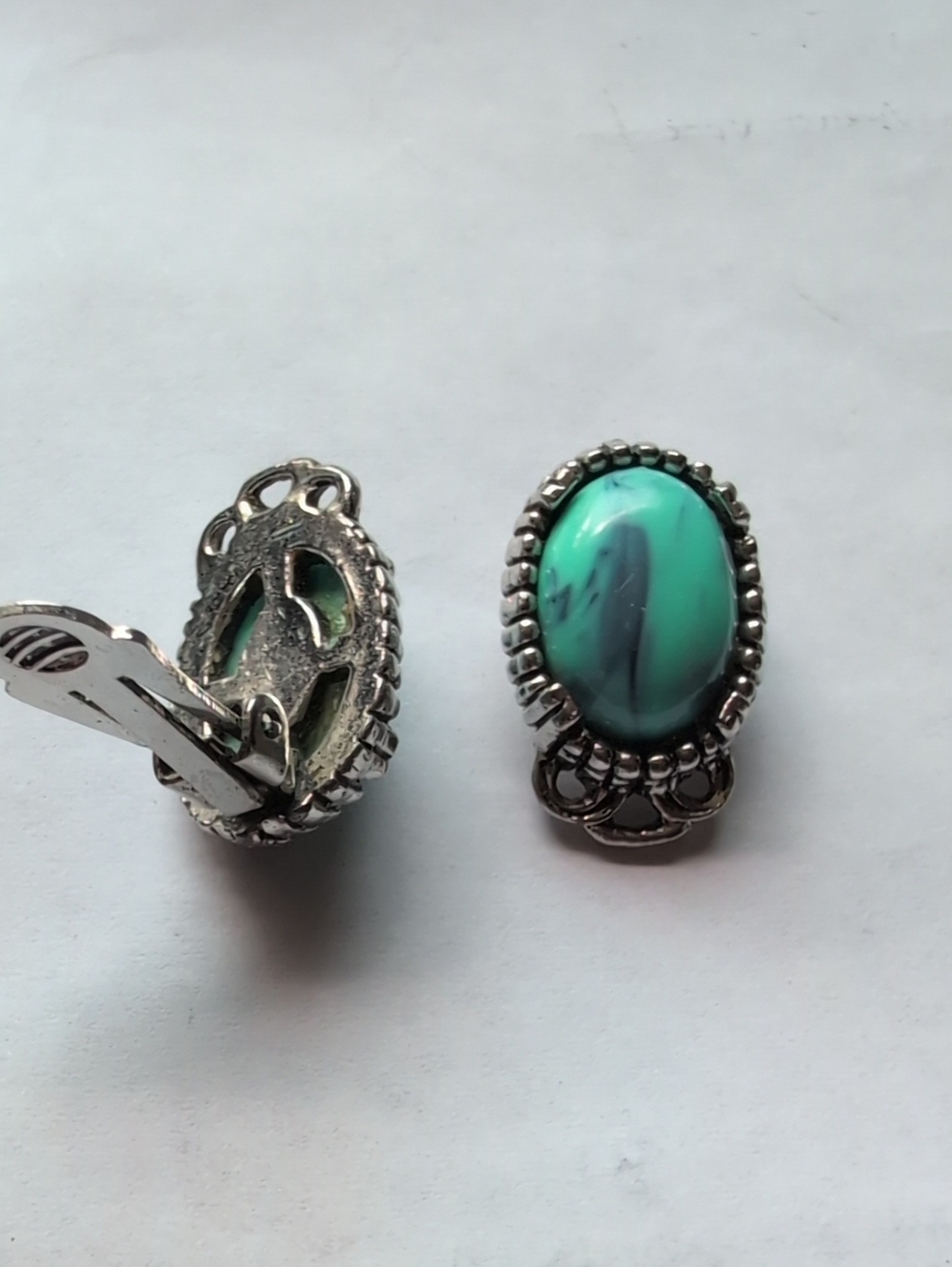 vtg southwestern-style clip-on earrings featuring marbled, faux turquoise